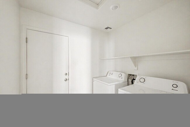 Building Photo - 12586 W Myrtle Ave