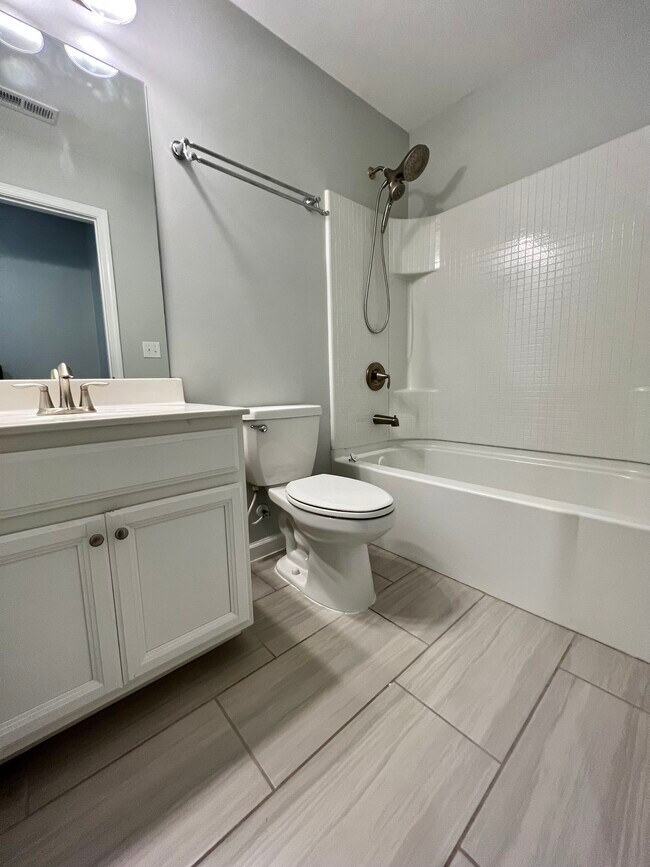 Building Photo - 930 Sunset Park Dr