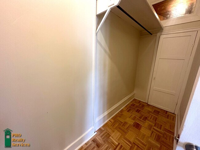 Building Photo - PM-221-002