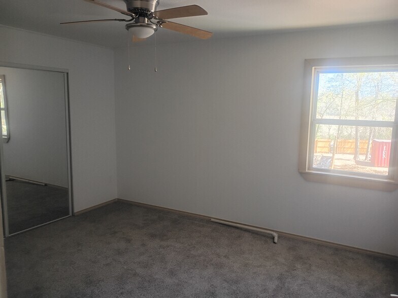 Building Photo - 738 Old Pin Oak Rd