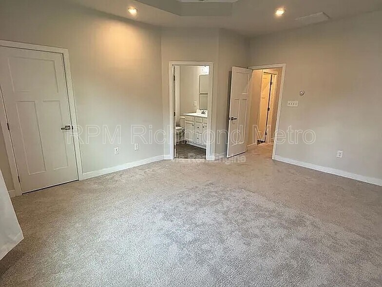 Building Photo - 2104 Boro Ridge St