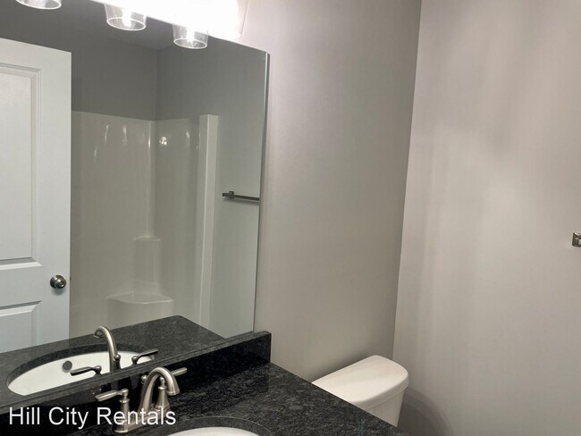 Building Photo - 3 br, 2.5 bath House - 122 Sunburst Villa ...