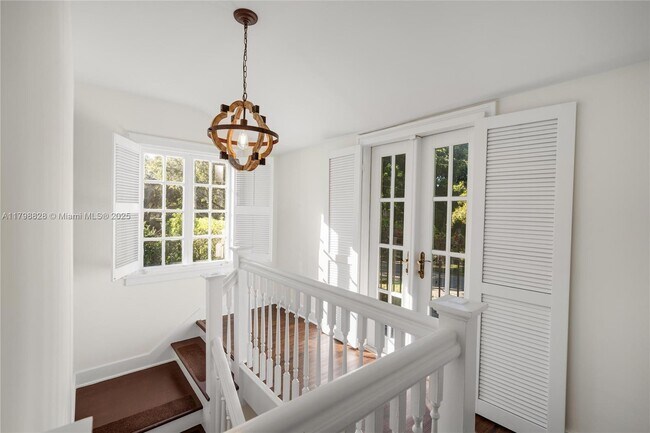 Building Photo - 936 Sorolla Ave