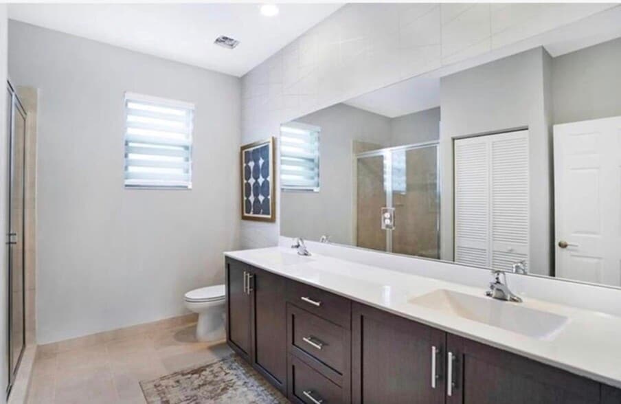 Building Photo - 378 NE 47th Pl