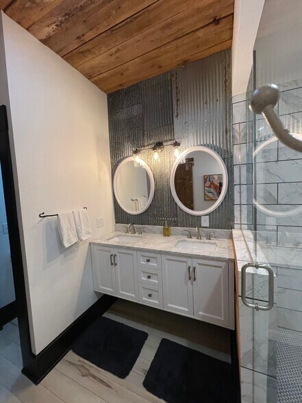 Building Photo - 719 S. Baker St.