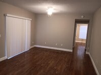 Building Photo - 5048 Lantana Rd