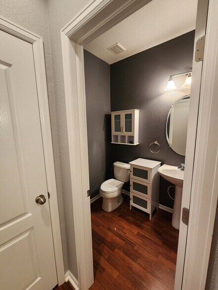 Building Photo - 9509 Cedarhurst Ln