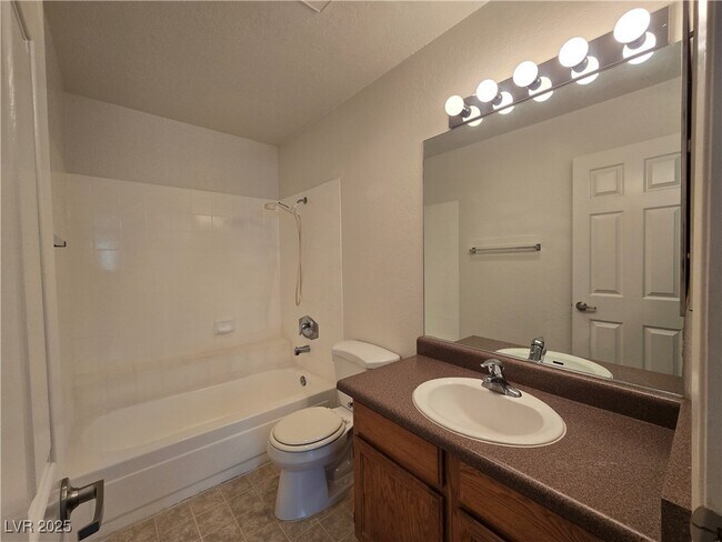 Building Photo - 5030 S Rainbow Blvd