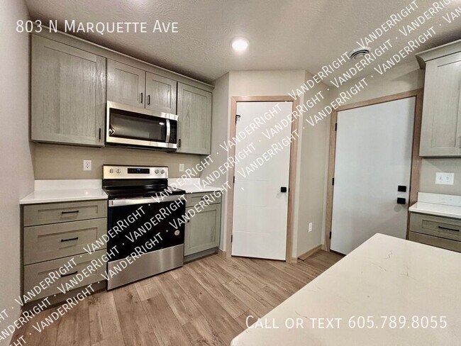 Building Photo - 803 N Marquette Ave