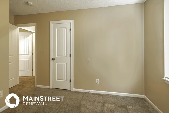 Building Photo - 525 Kenneth Ln