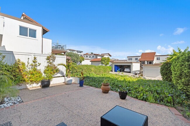 Building Photo - Luxury Home with Ocean Views