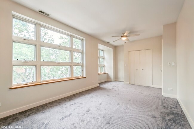 Building Photo - 7209 N Oakley Ave