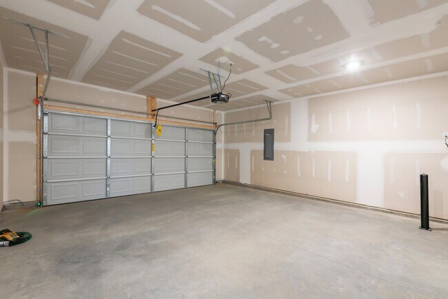 Building Photo - 5513 English Holly Wy