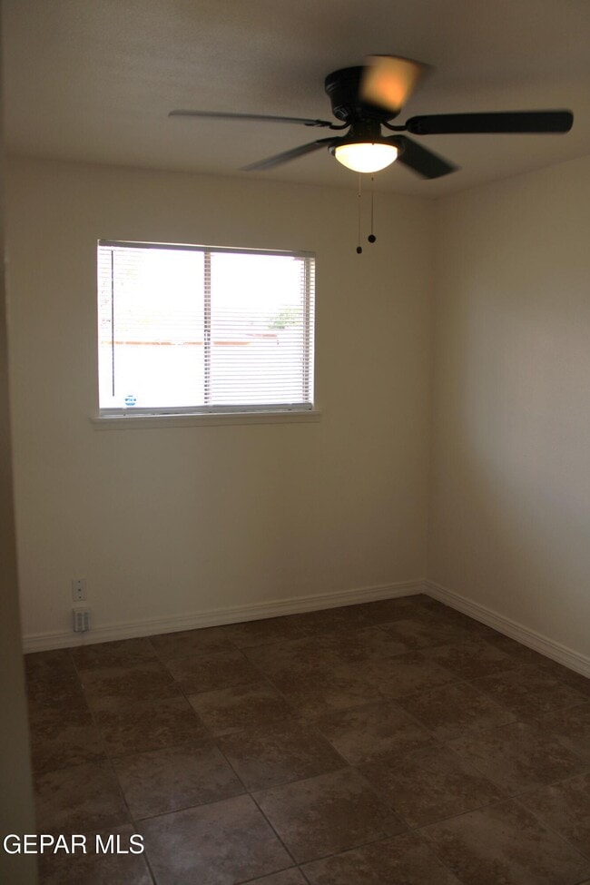 Building Photo - 5656 Sun Valley Dr