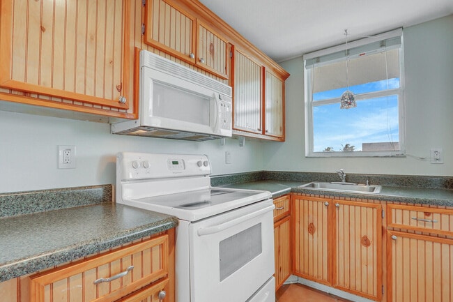 Building Photo - 104 Paradise Harbour Blvd