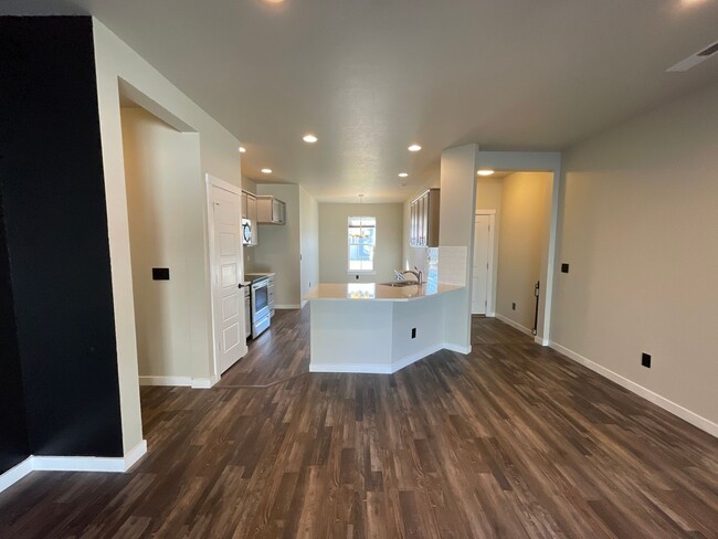 Building Photo - Newly Built 3 Bedroom Home w/ Hardwood Flo...