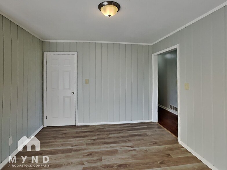 Building Photo - 617 5th Way