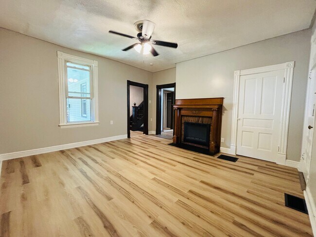 Building Photo - 38 Hall Ave