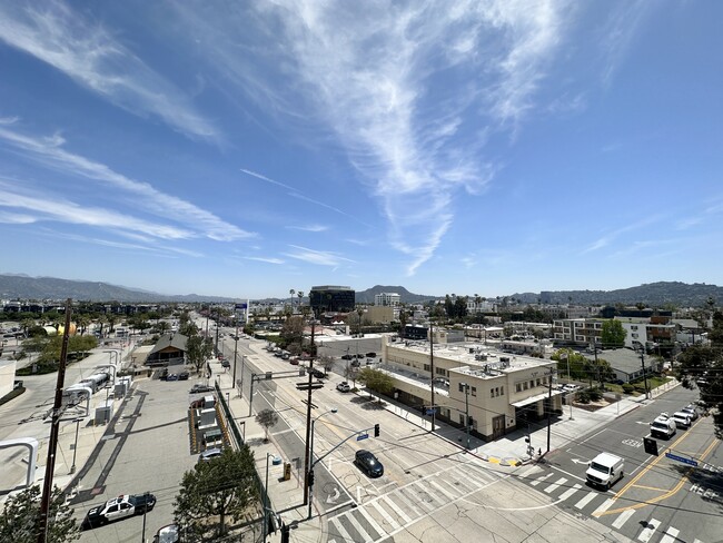 Building Photo - 11405 Chandler Blvd North Hollywood, CA 91601