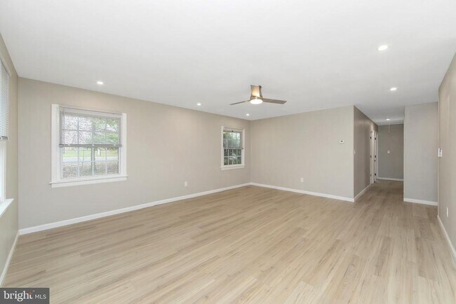 Building Photo - 2 S Sunset Rd