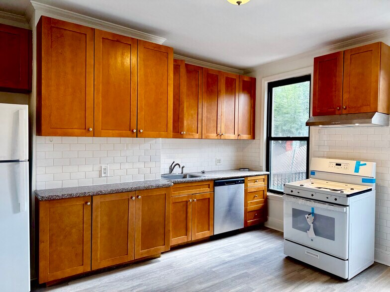Building Photo - 352 49th St