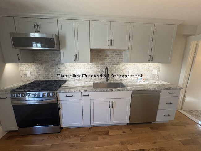 Building Photo - 31 Queen St