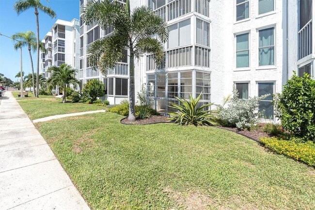 Building Photo - 4902 38th Way S