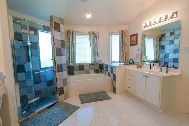 Building Photo - Stately 4-Bedroom, 3-Bath Home with Modern...