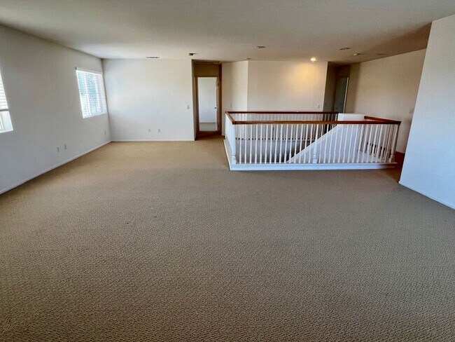 Building Photo - Spacious 4-Bedroom Murrieta Home with Loft & 3-Car Garage