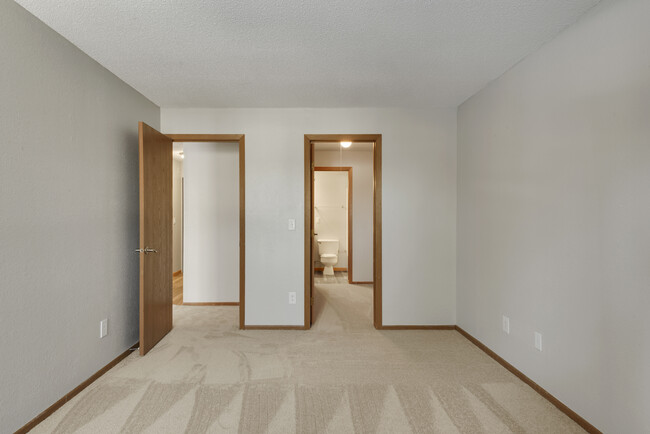 Building Photo - Summer Creek Apartments