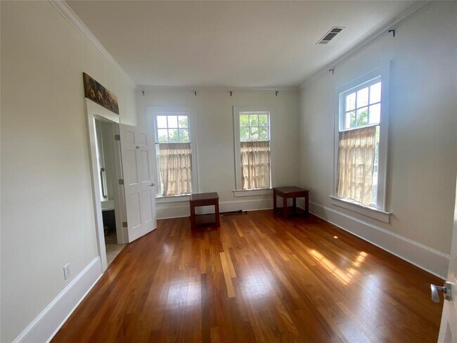Building Photo - 131 E Jefferson St