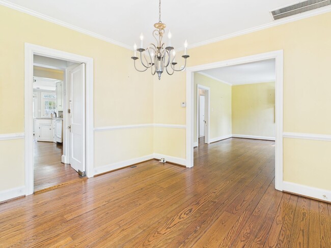 Building Photo - 307 Lexington Rd