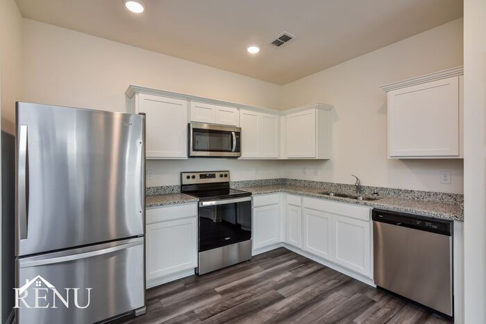 Building Photo - 1473 Hyatt Cir