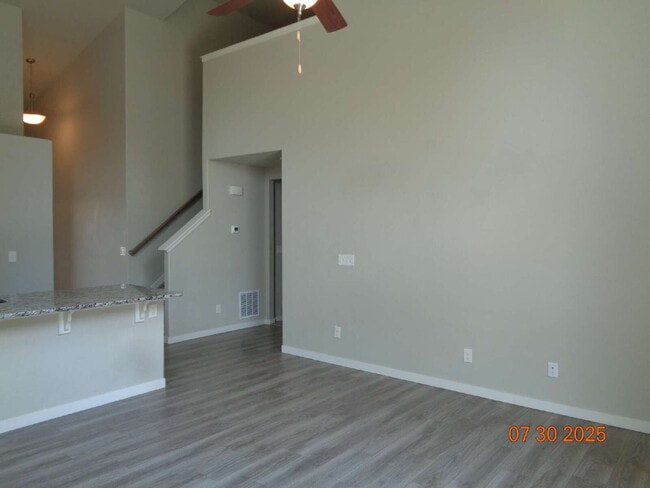 Building Photo - Great neighborhood! with open space and wa...