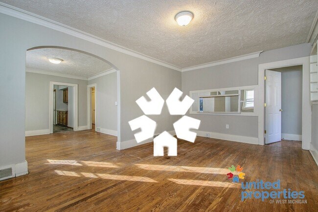 Building Photo - 416 Oakdale St SE