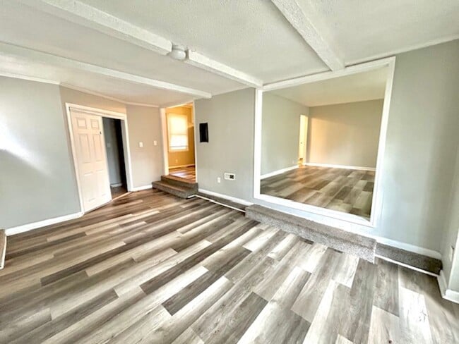 Building Photo - Lovely 3 Bedroom, 1.5 Bath with bonus room Available Now!- $1350 with a one-year commitment and t...