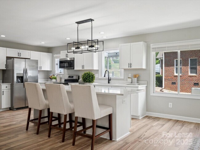 Building Photo - 4954 Moonlite Bay Dr