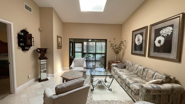 Building Photo - 6165 Sunny Pointe Cir