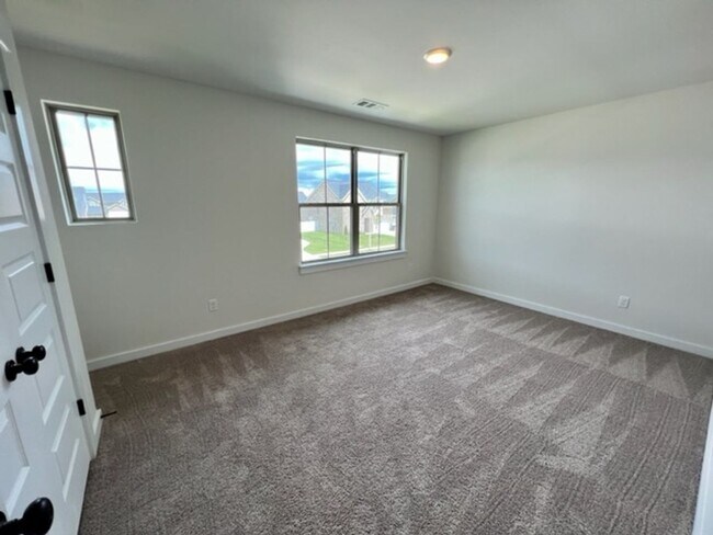 Building Photo - Beautiful 4 Bed/ 3.5 Bath Home in Newly Built Rivers Edge!