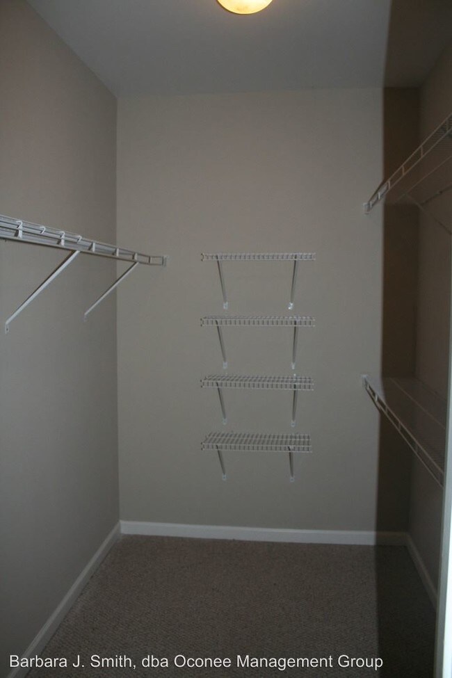 Building Photo - 2 br, 2.5 bath House - 181-G Farriers Lane