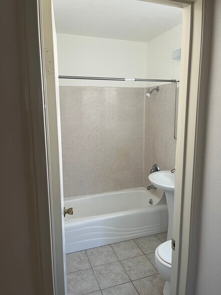 Building Photo - 4241 N Bellflower Blvd