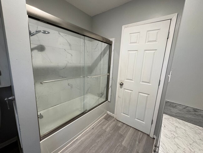 Building Photo - short term lease available