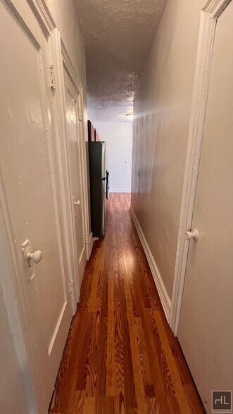 Building Photo - 593 Miller Ave