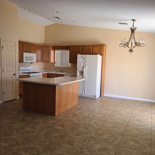 Building Photo - Desirable Corner lot with 2 car garage!