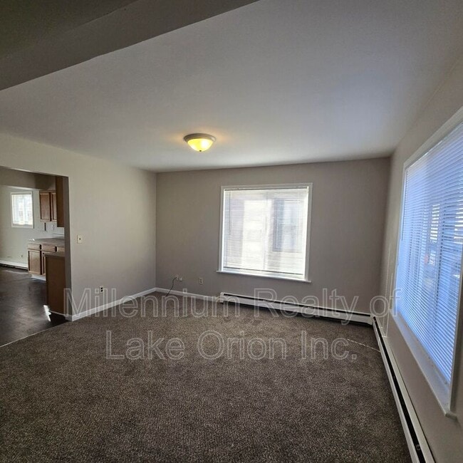 Building Photo - 644 E Meyers Ave