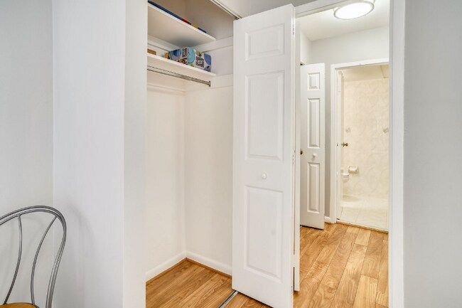 Building Photo - 922 24th St NW