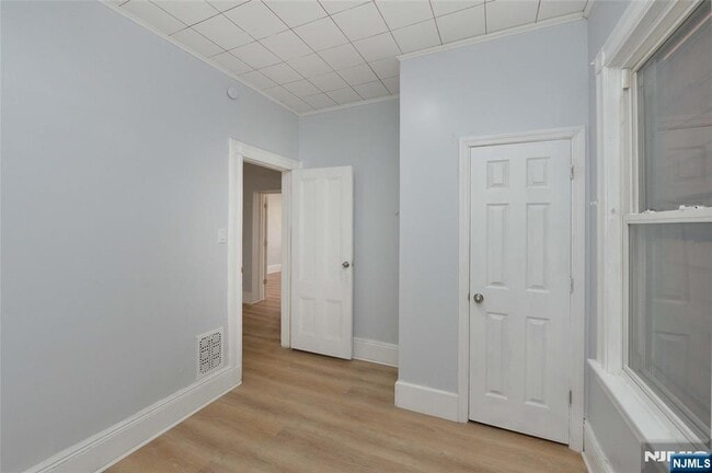 Building Photo - 124 Tuers Ave