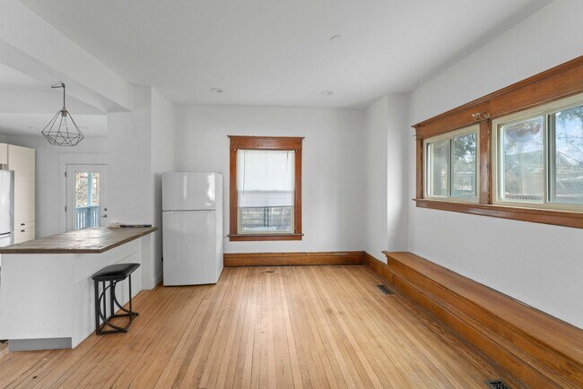 Building Photo - Historic Charm Meets Modern Living – Spacious 6-Bedroom in Prime KC Location! $3900.00