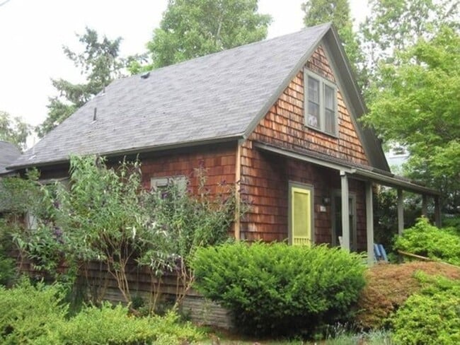 Primary Photo - Charming Three Bedroom Home