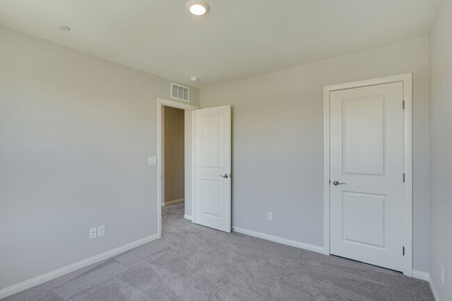 Building Photo - BEAUTIFUL 4BEDROOM 2.5 BATH HOME IN CADENCE * COMING SOON *